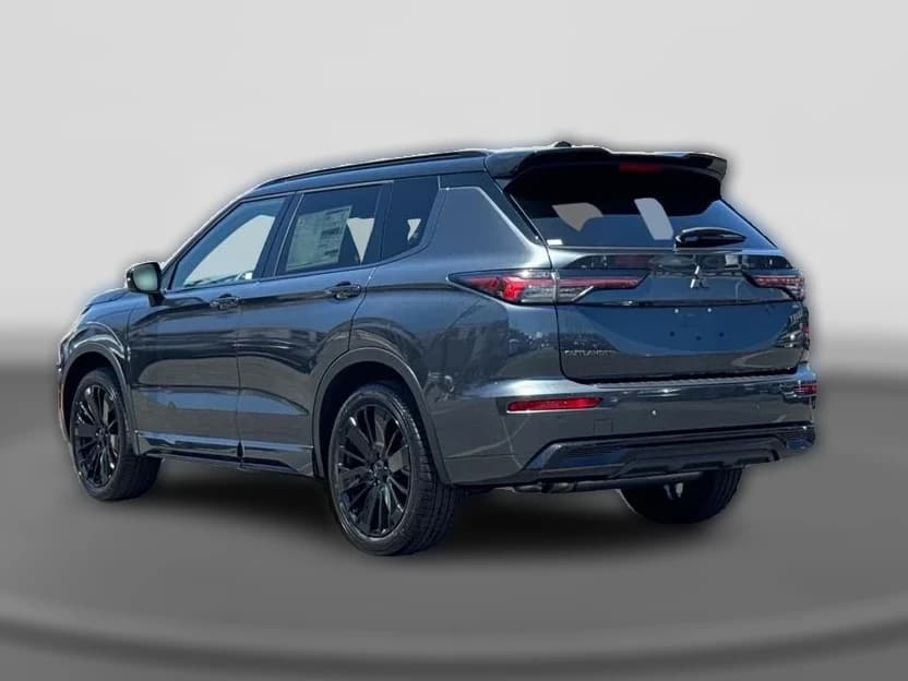 Mitsubishi Outlander Black Edition FWD 2026 — side view