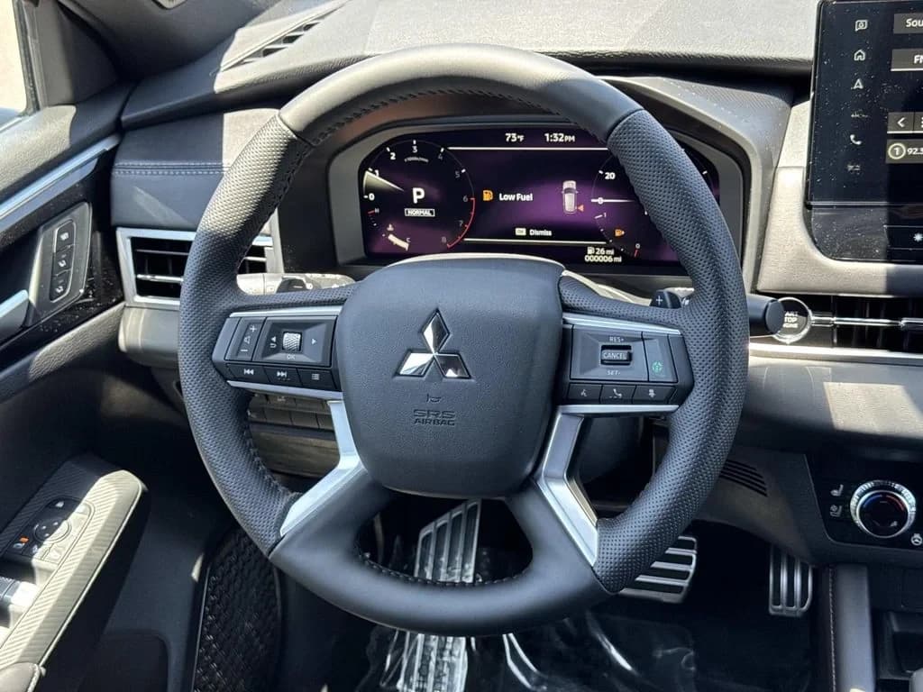 Mitsubishi Outlander Black Edition FWD 2026 — side view