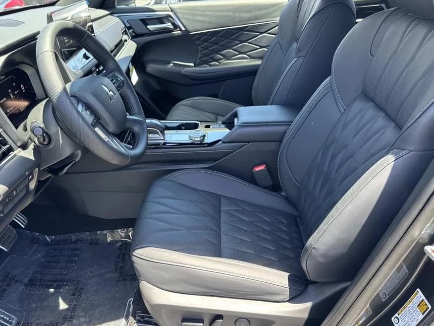 Mitsubishi Outlander Black Edition FWD 2026 — side view