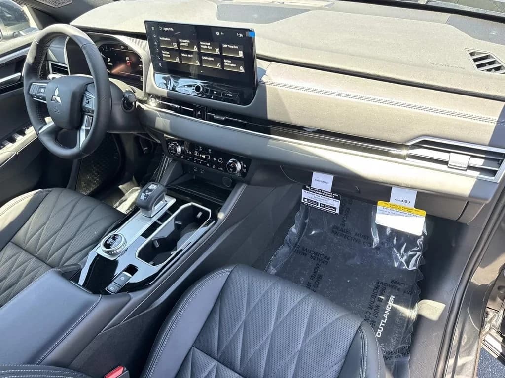 Mitsubishi Outlander Black Edition FWD 2026 — side view