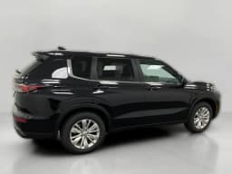 Mitsubishi Outlander ES S-AWC 2026 — side view