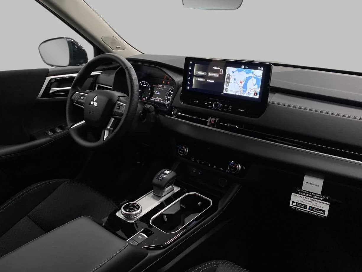 Mitsubishi Outlander ES S-AWC 2026 — side view