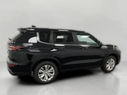 Mitsubishi Outlander ES S-AWC 2026 — side view