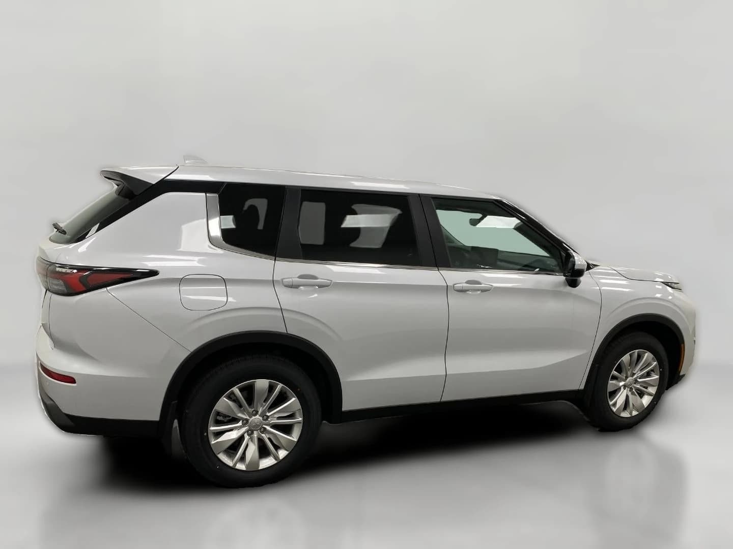 Mitsubishi Outlander ES S-AWC 2026 — side view