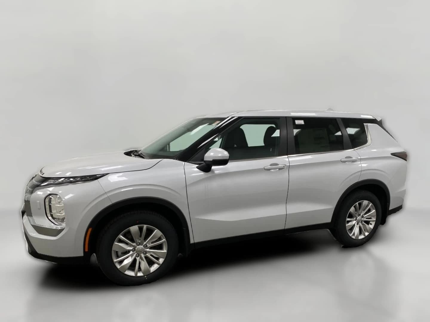 Mitsubishi Outlander ES S-AWC 2026 — side view
