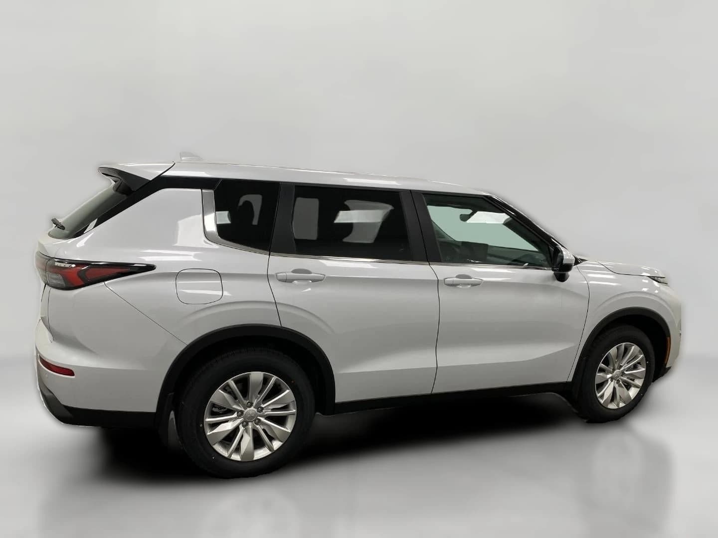 Mitsubishi Outlander ES S-AWC 2026 — side view