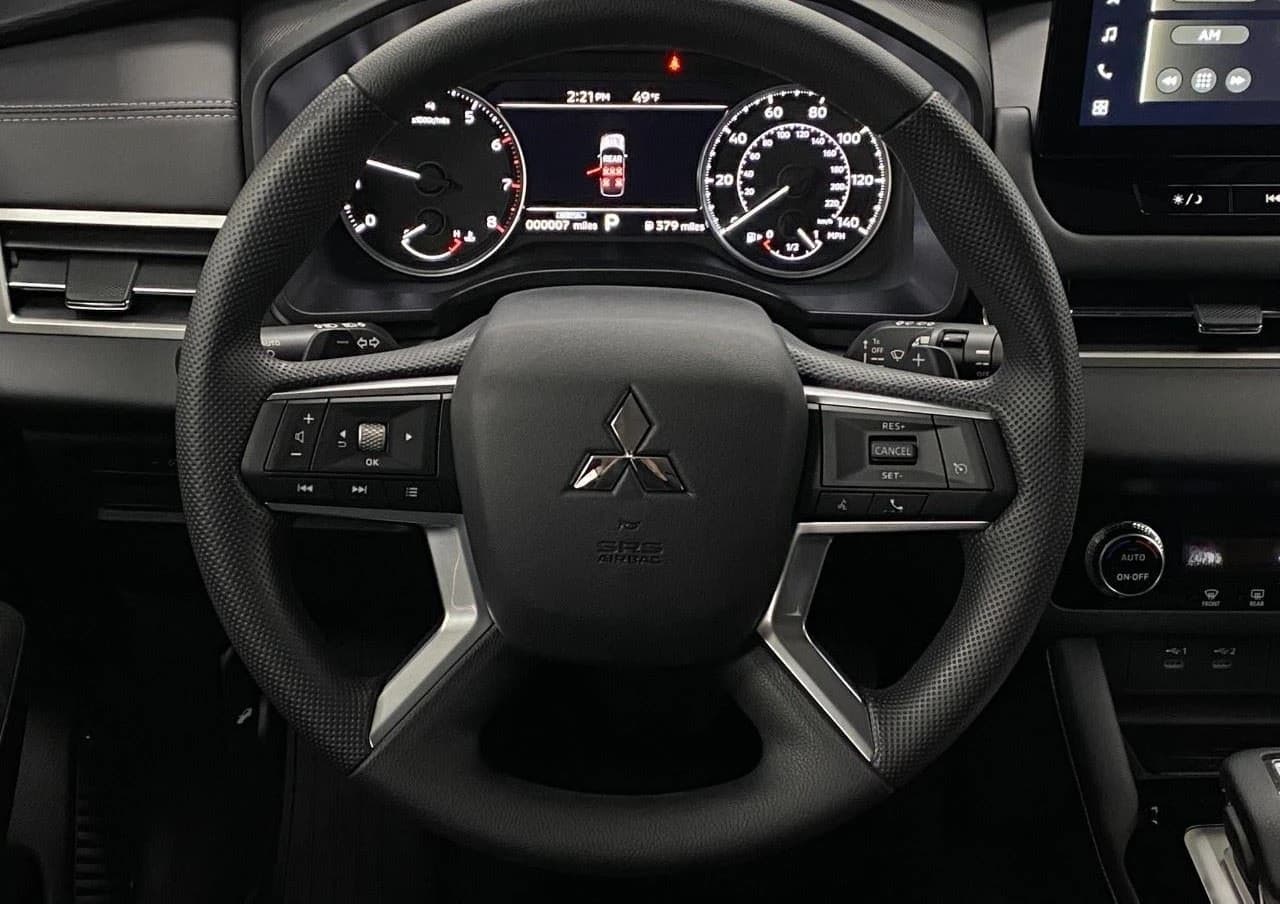 Mitsubishi Outlander ES S-AWC 2026 — side view