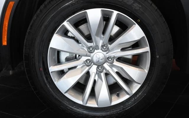 Mitsubishi Outlander ES S-AWC 2026 — side view