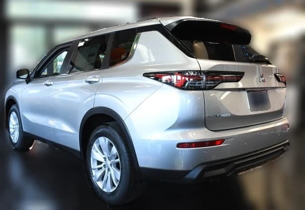 Mitsubishi Outlander ES S-AWC 2026 — side view