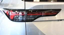 Mitsubishi Outlander ES S-AWC 2026 — side view