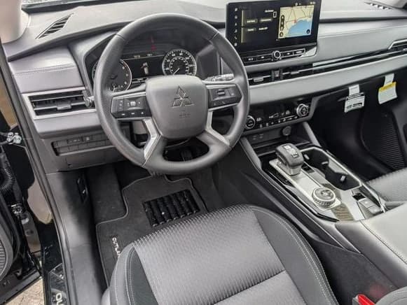 Mitsubishi Outlander ES S-AWC 2026 — side view