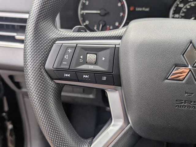 Mitsubishi Outlander ES S-AWC 2026 — side view