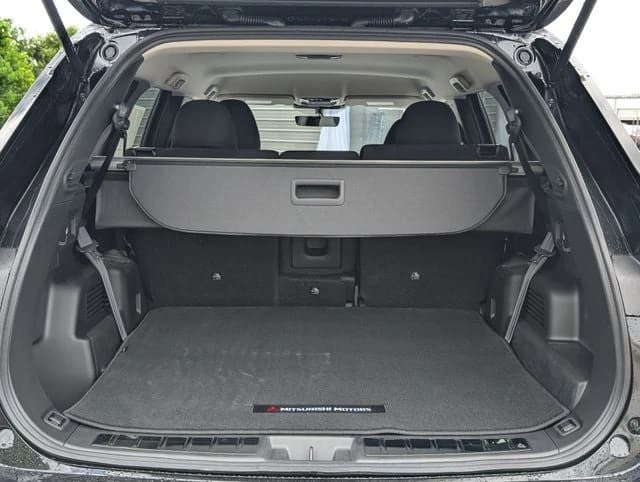 Mitsubishi Outlander ES S-AWC 2026 — side view