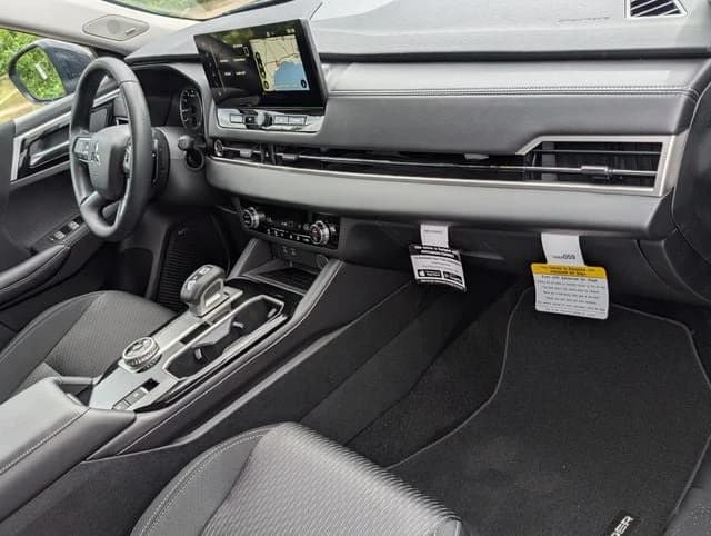 Mitsubishi Outlander ES S-AWC 2026 — side view