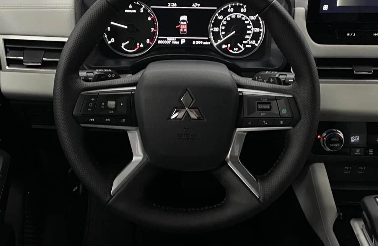 Mitsubishi Outlander SE S-AWC 2026 — side view