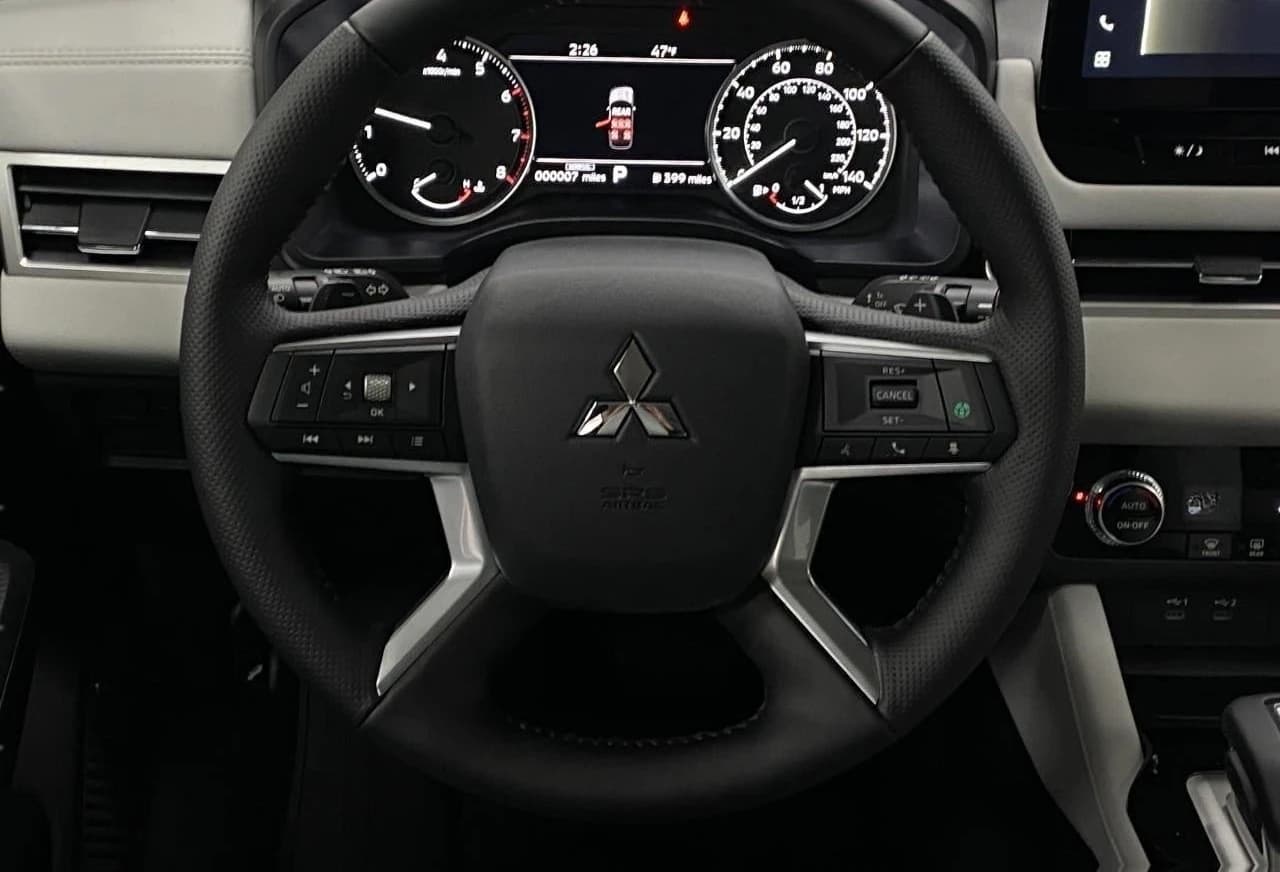 Mitsubishi Outlander SE S-AWC 2026 — side view