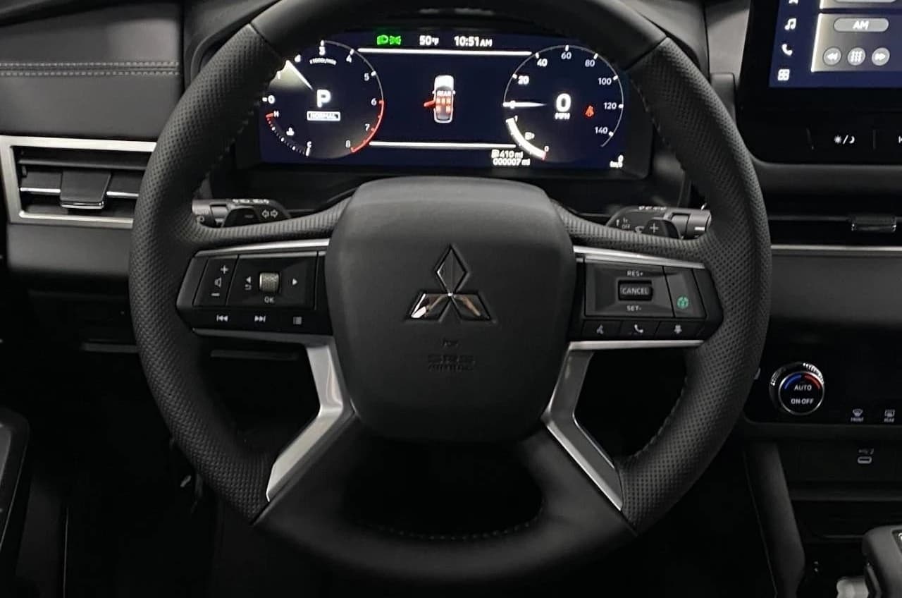 Mitsubishi Outlander SE S-AWC 2026 — side view