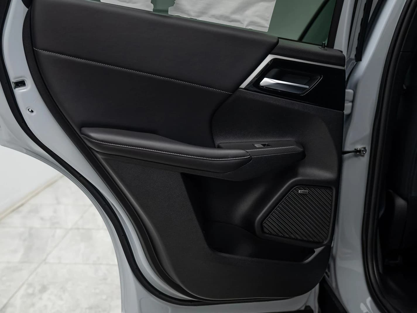 Mitsubishi Outlander Trail Edition S-AWC 2026 — side view