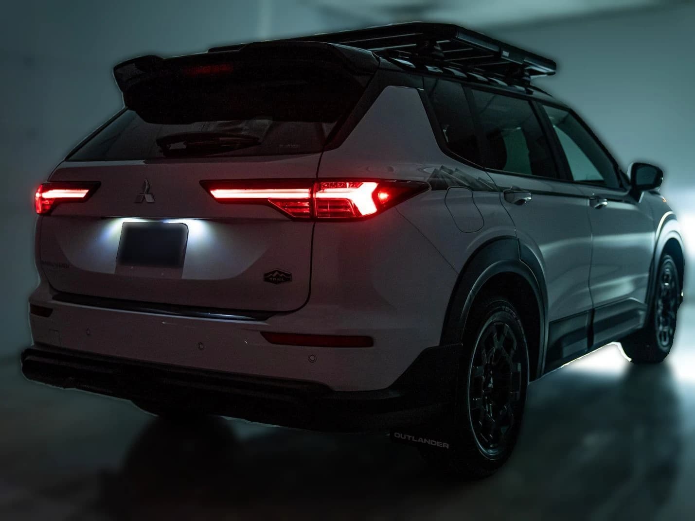 Mitsubishi Outlander Trail Edition S-AWC 2026 — side view