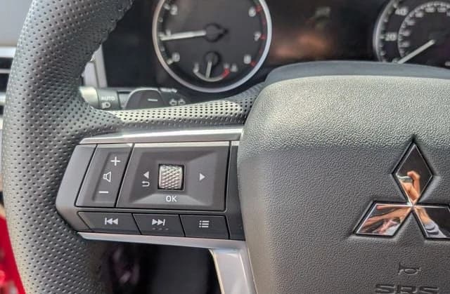 Mitsubishi Outlander SE S-AWC 2026 — side view