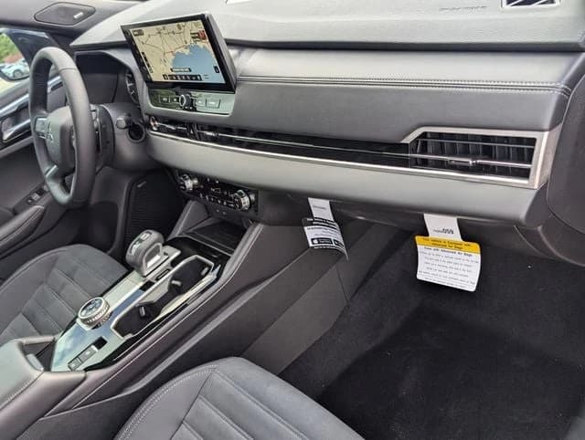 Mitsubishi Outlander SE S-AWC 2026 — side view