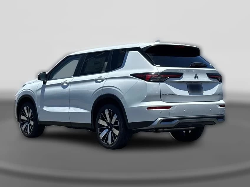 Mitsubishi Outlander SE S-AWC 2026 — side view
