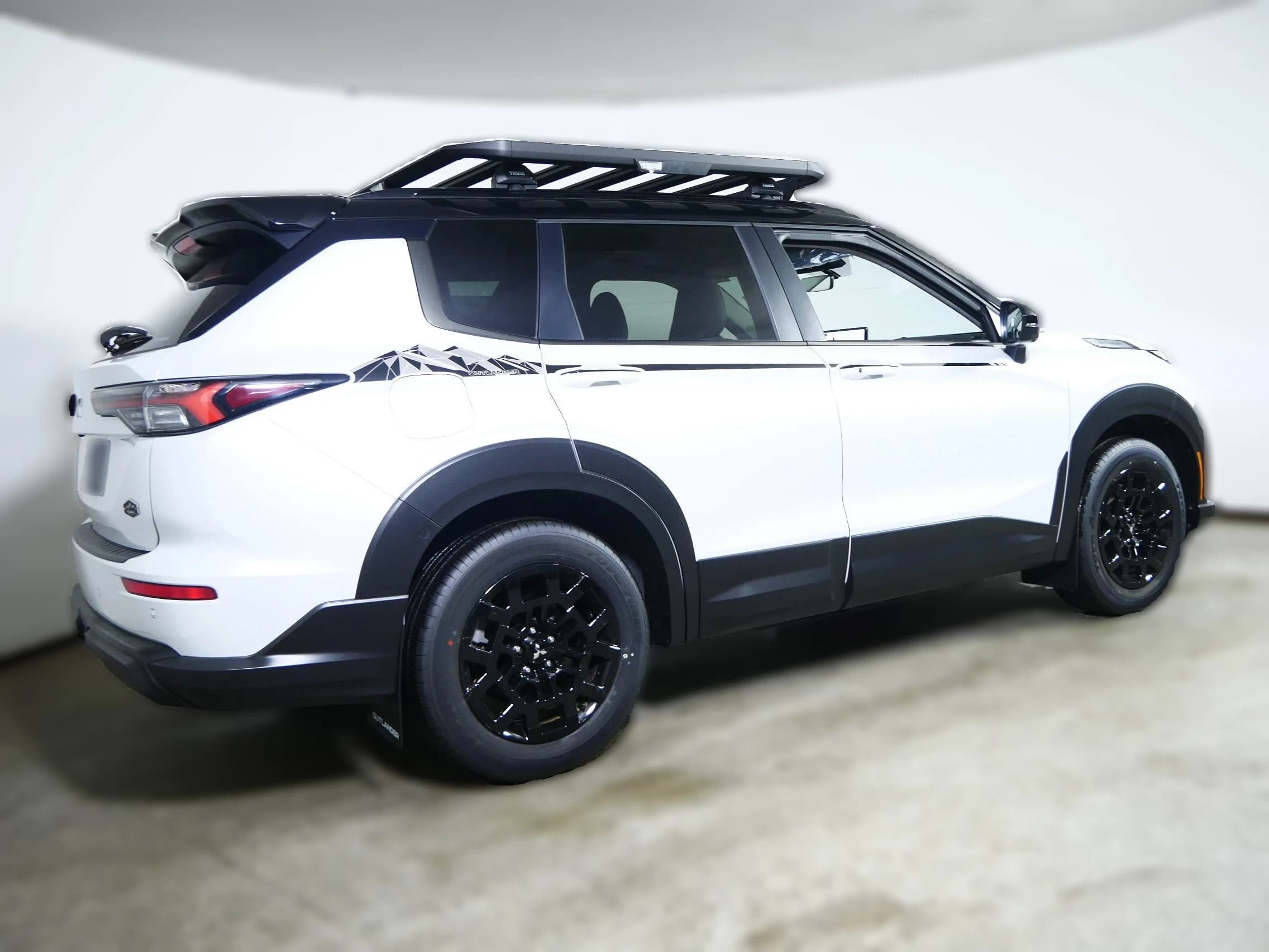 Mitsubishi Outlander Trail Edition S-AWC 2026 — side view