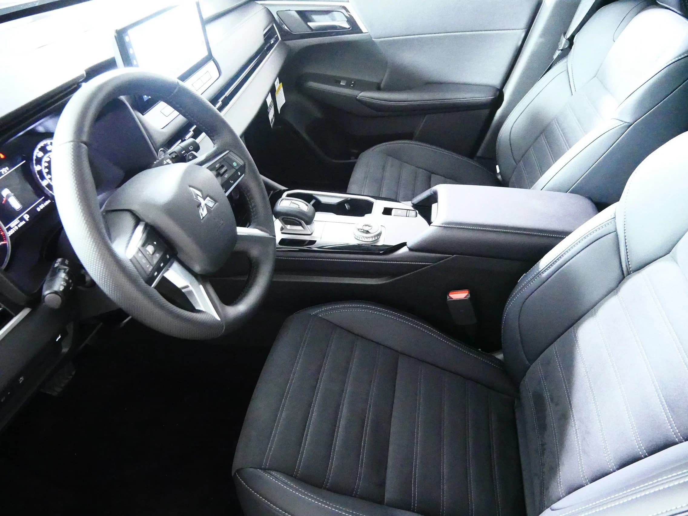 Mitsubishi Outlander Trail Edition S-AWC 2026 — side view