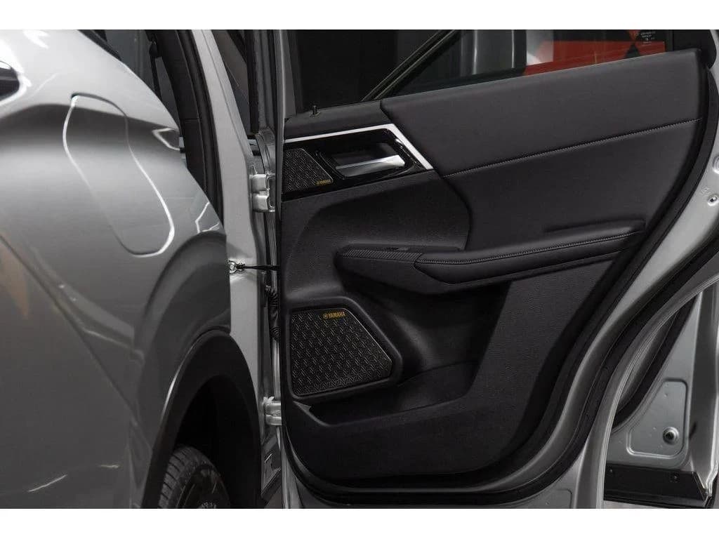 Mitsubishi Outlander SE S-AWC 2026 — side view