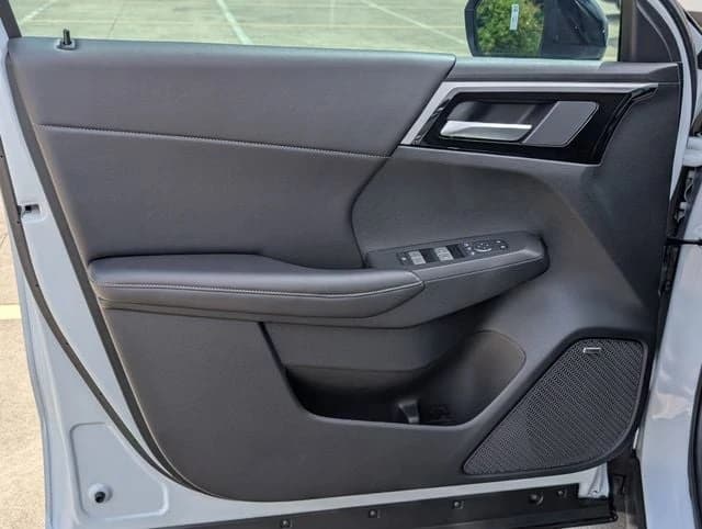 Mitsubishi Outlander Trail Edition S-AWC 2026 — side view
