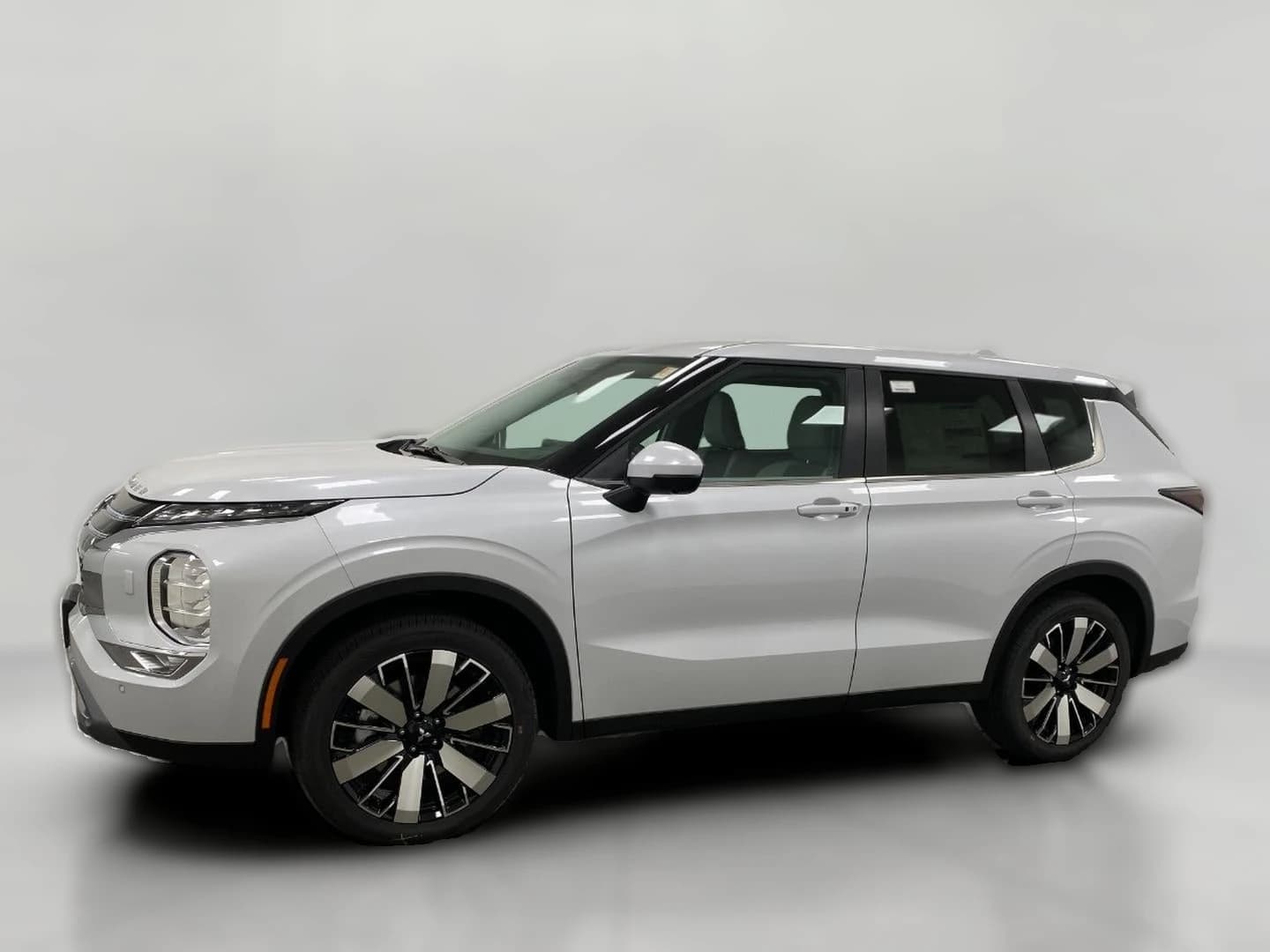 Mitsubishi Outlander SE S-AWC 2026 — side view