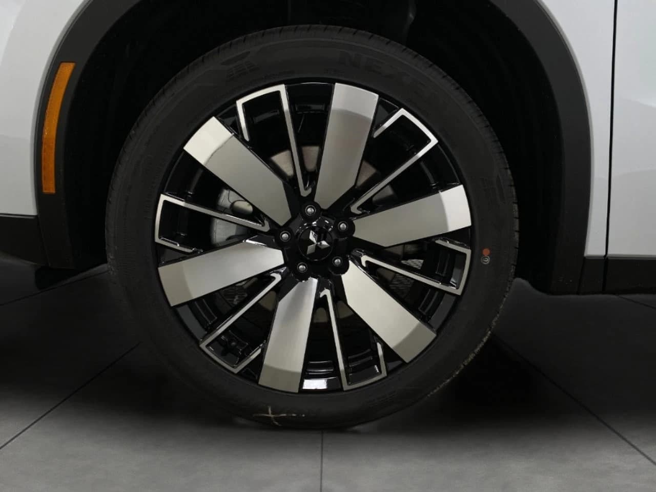 Mitsubishi Outlander SE S-AWC 2026 — side view