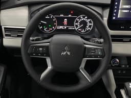 Mitsubishi Outlander SE S-AWC 2026 — side view