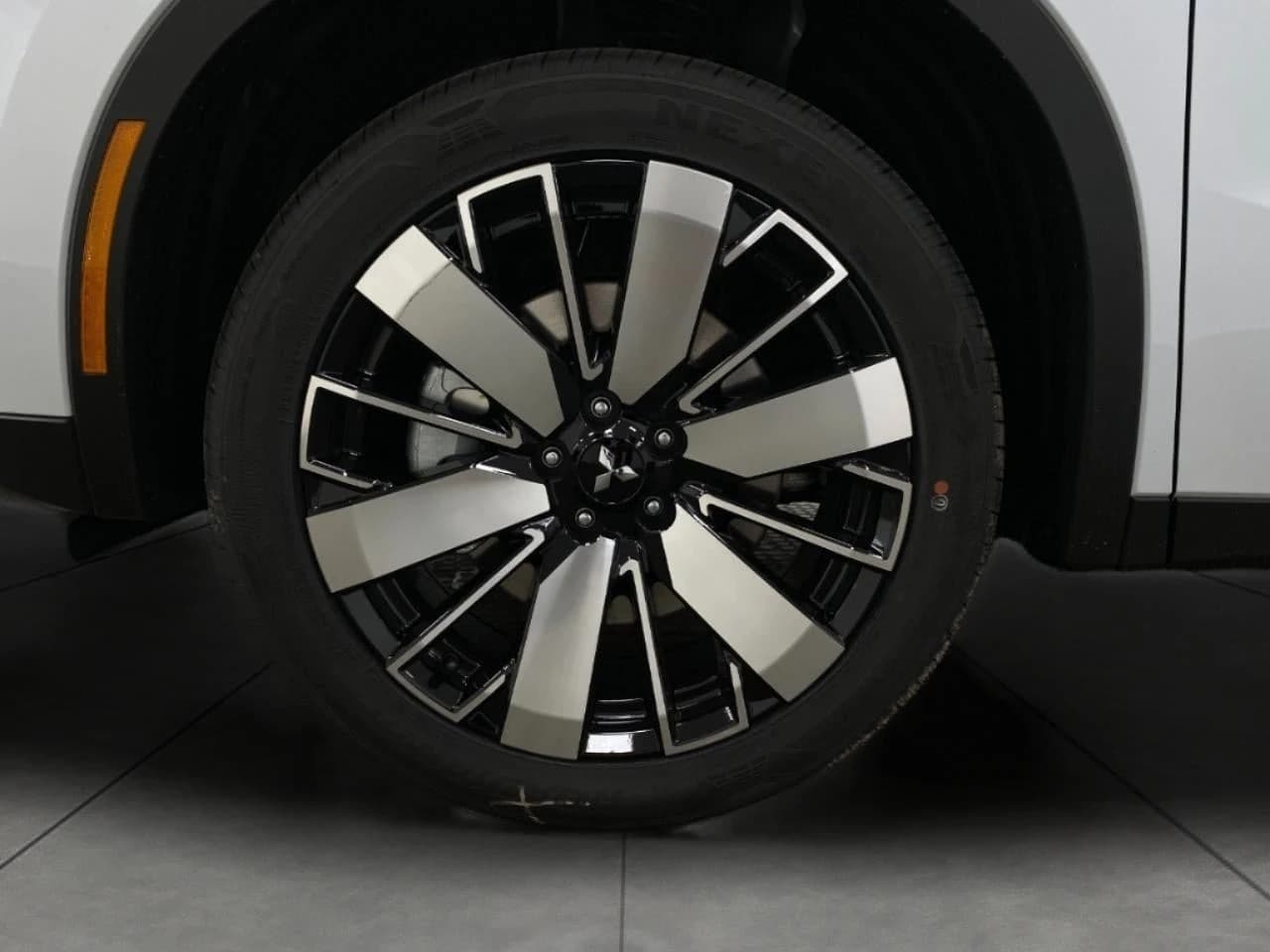 Mitsubishi Outlander SE S-AWC 2026 — side view