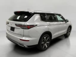 Mitsubishi Outlander SE S-AWC 2026 — side view