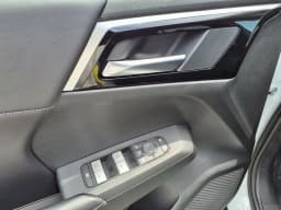 Nissan Rogue Plug-In Hybrid SL AWD 2026 — side view