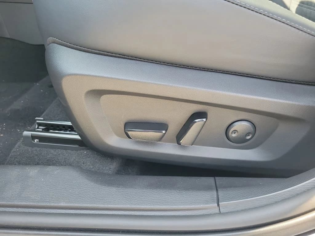 Nissan Rogue Plug-In Hybrid SL AWD 2026 — side view