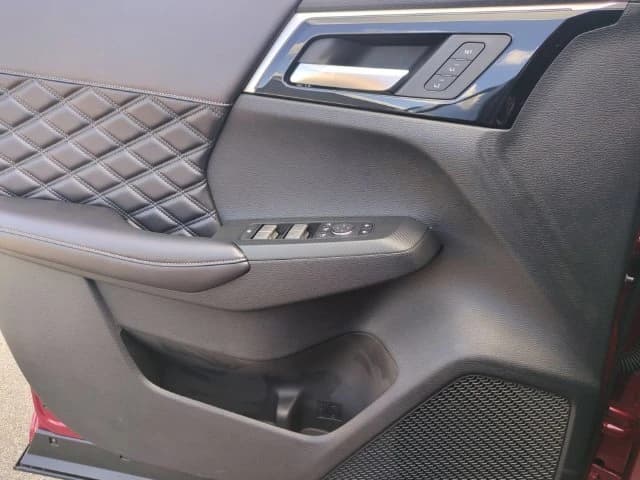 Nissan Rogue Plug-In Hybrid Platinum AWD 2026 — side view