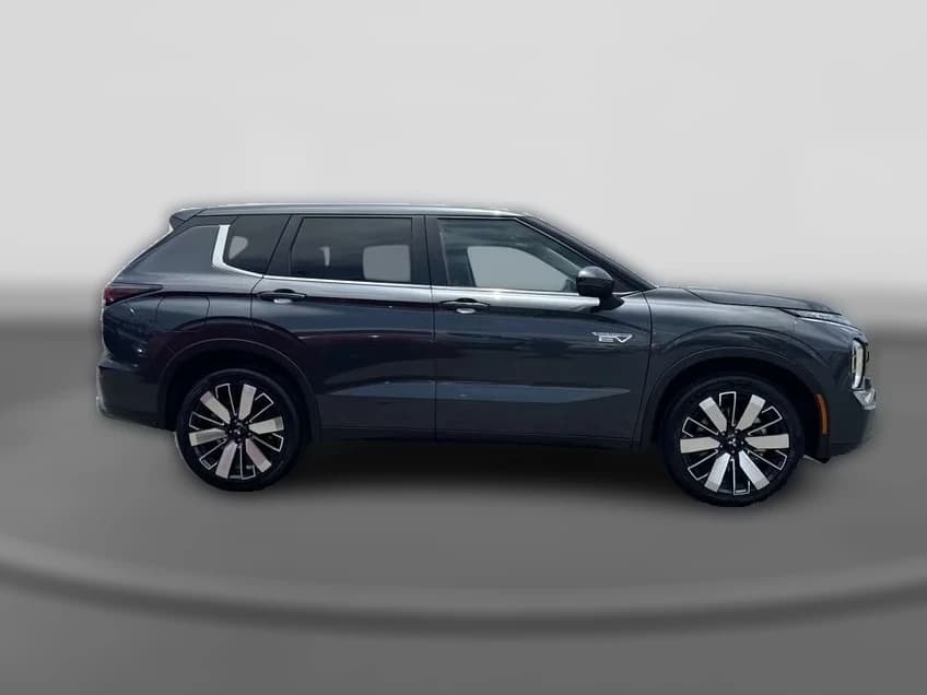 Mitsubishi Outlander Plug-In Hybrid SE S-AWC 2026 — side view