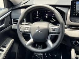 Mitsubishi Outlander Plug-In Hybrid SE S-AWC 2026 — side view