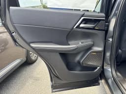 Mitsubishi Outlander Plug-In Hybrid SE S-AWC 2026 — side view