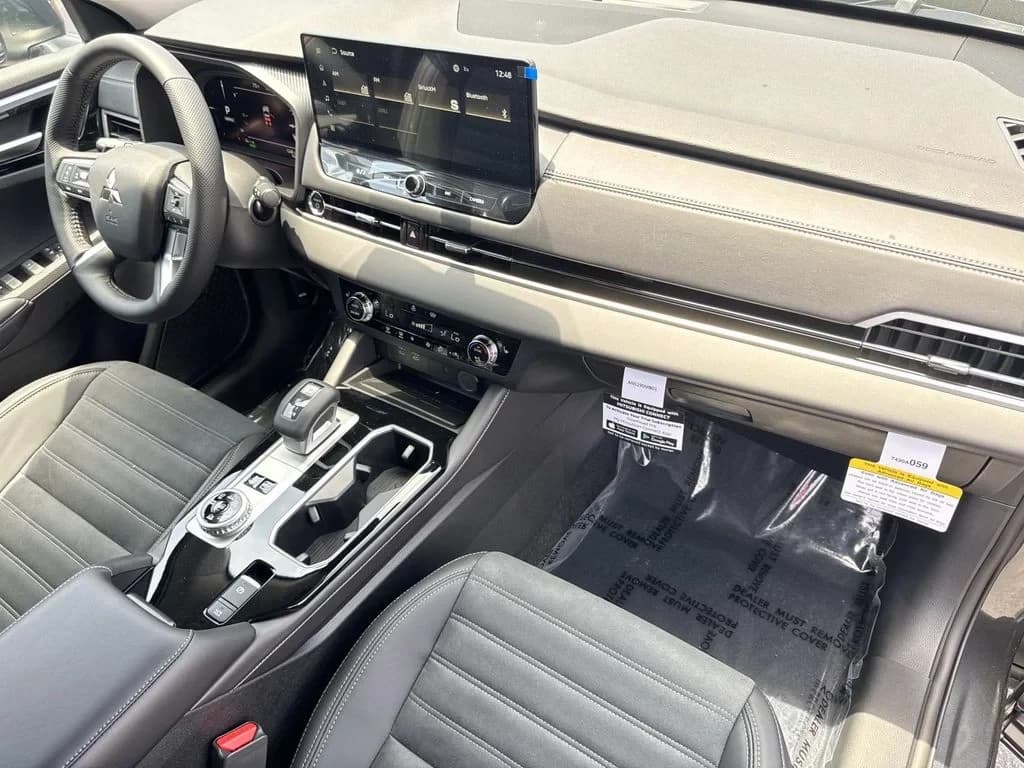 Mitsubishi Outlander Plug-In Hybrid SE S-AWC 2026 — side view
