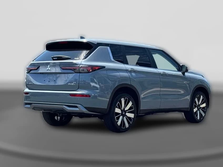 Mitsubishi Outlander Plug-In Hybrid SE S-AWC 2026 — side view
