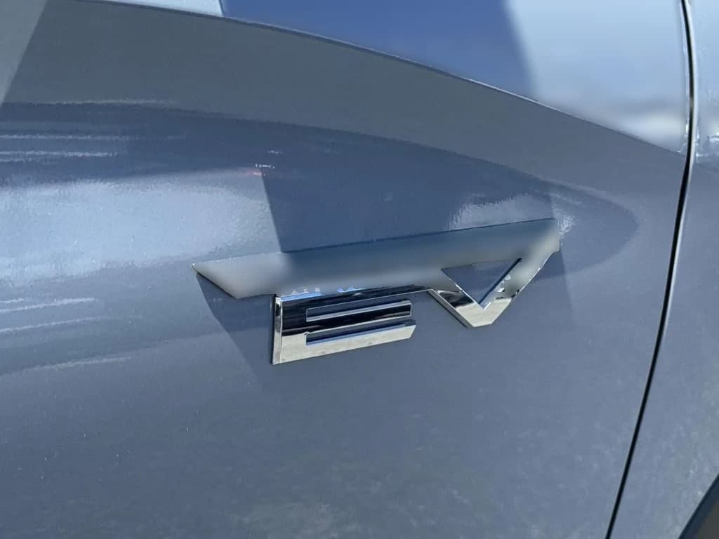 Mitsubishi Outlander Plug-In Hybrid SE S-AWC 2026 — side view
