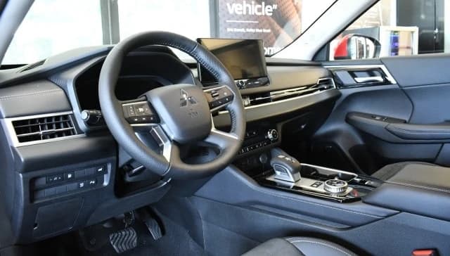 Mitsubishi Outlander Plug-In Hybrid SE S-AWC 2026 — side view