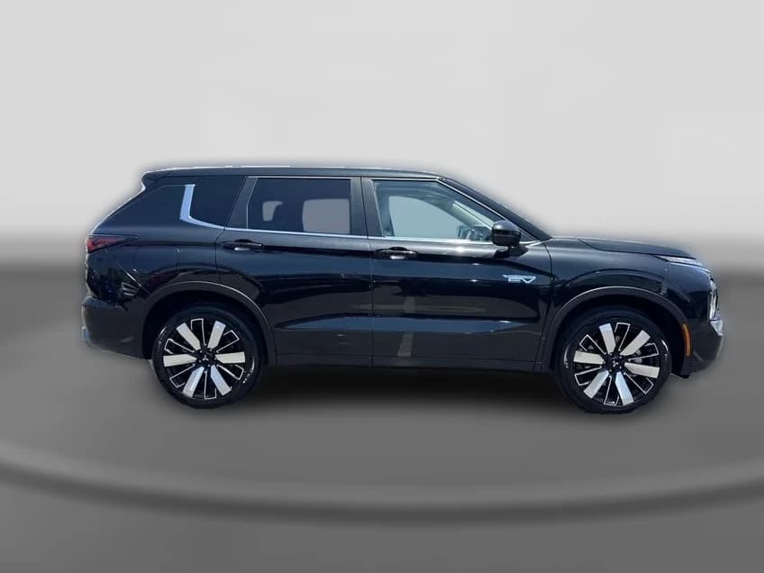 Mitsubishi Outlander Plug-In Hybrid SE S-AWC 2026 — side view