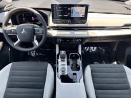 Mitsubishi Outlander Plug-In Hybrid SE S-AWC 2026 — side view