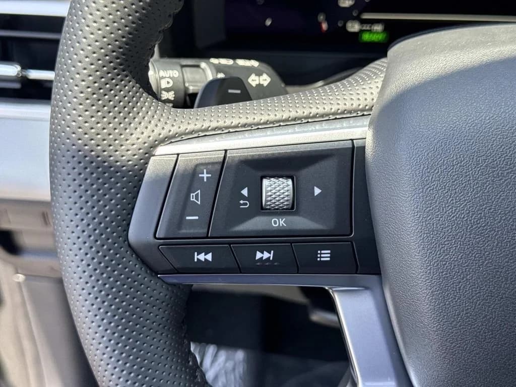 Mitsubishi Outlander Plug-In Hybrid SE S-AWC 2026 — side view