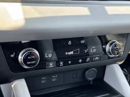 Mitsubishi Outlander Plug-In Hybrid SE S-AWC 2026 — side view