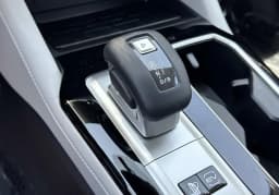 Mitsubishi Outlander Plug-In Hybrid SE S-AWC 2026 — side view